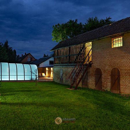 维拉尼Adamko Borkert Haz住宿加早餐旅馆 外观 照片