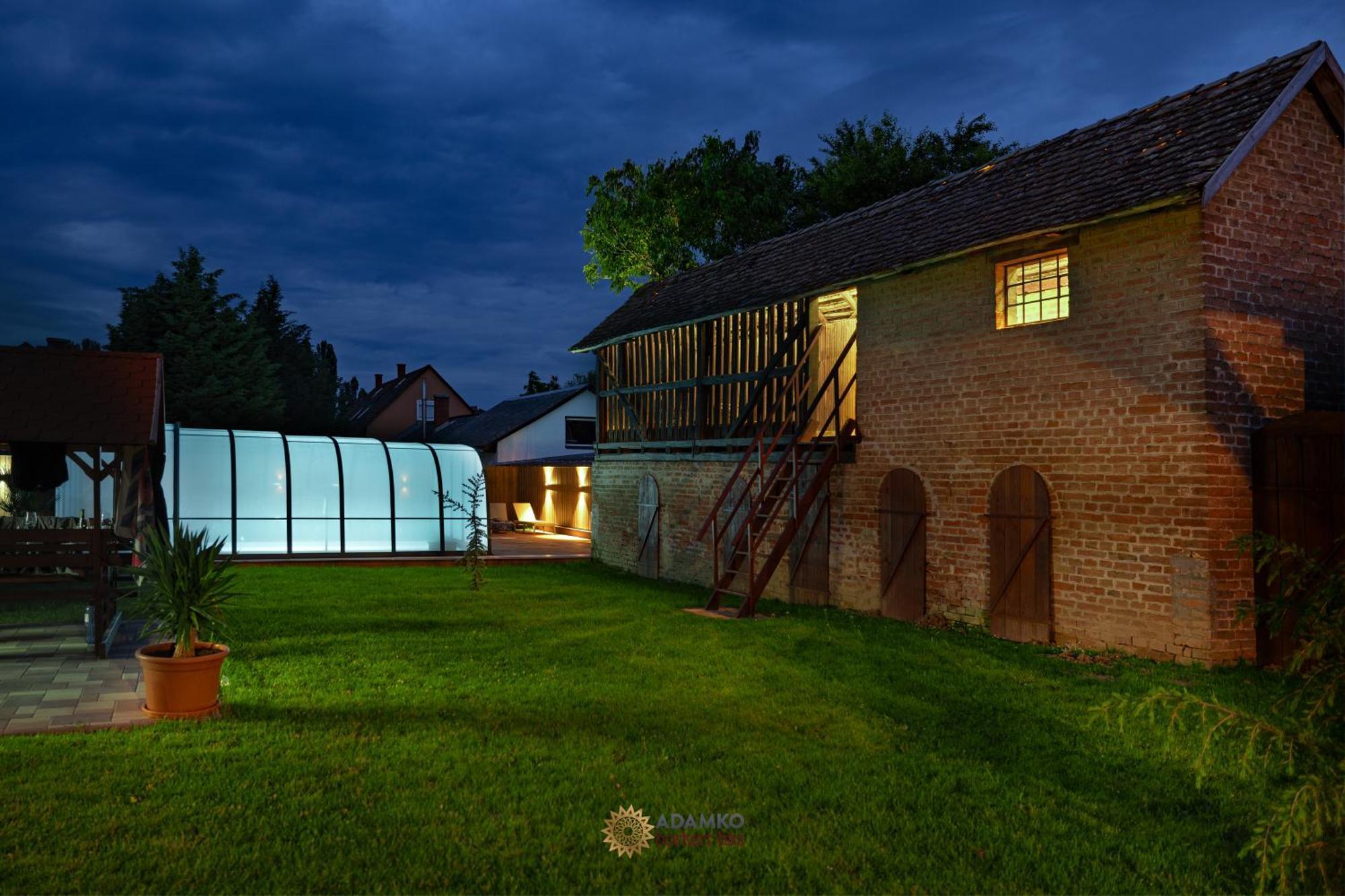 维拉尼Adamko Borkert Haz住宿加早餐旅馆 外观 照片