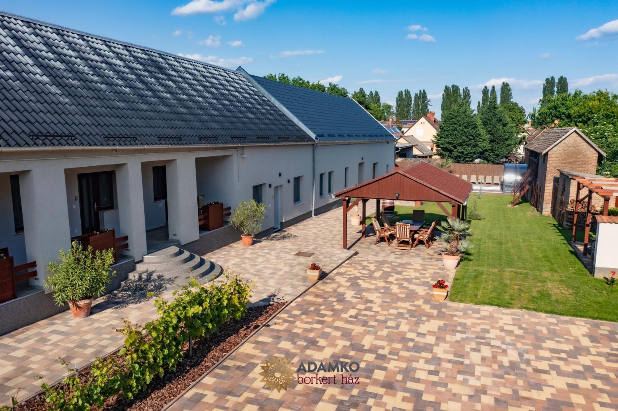维拉尼Adamko Borkert Haz住宿加早餐旅馆 外观 照片